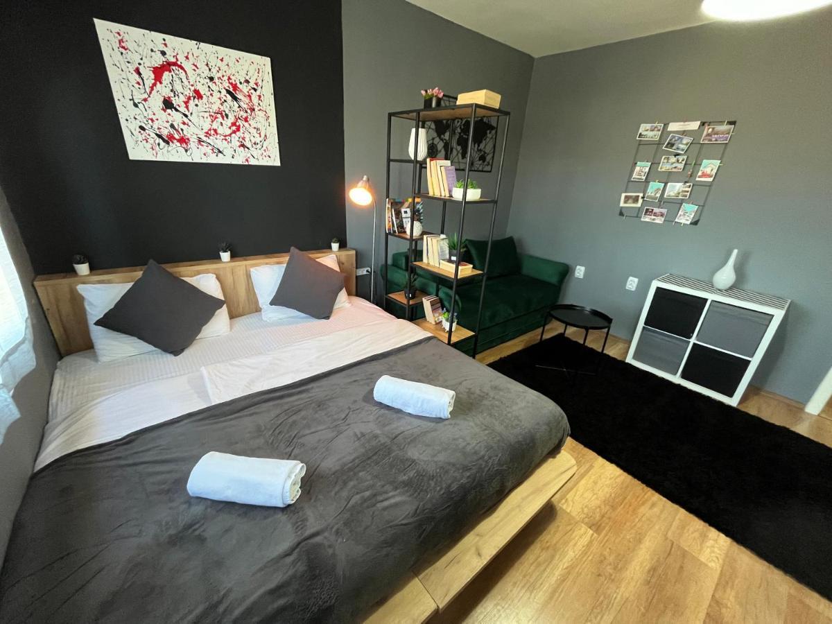 M - Square Private Rooms Скопье Экстерьер фото