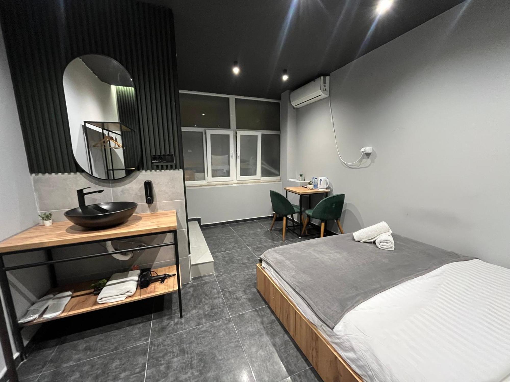 M - Square Private Rooms Скопье Номер фото